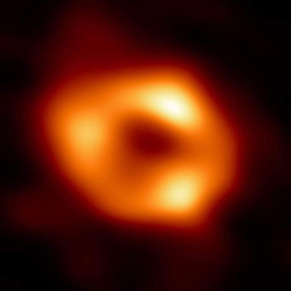 لحظة تاريخية.. الثقب الأسود في صورة فوتوغرافية للمرة الأولى