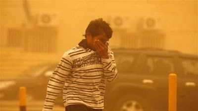 المواجهة بين العراقيين والعواصف الترابية لا تنتهي.. تقرير يحدد أسباب العواصف الترابية المكثفة