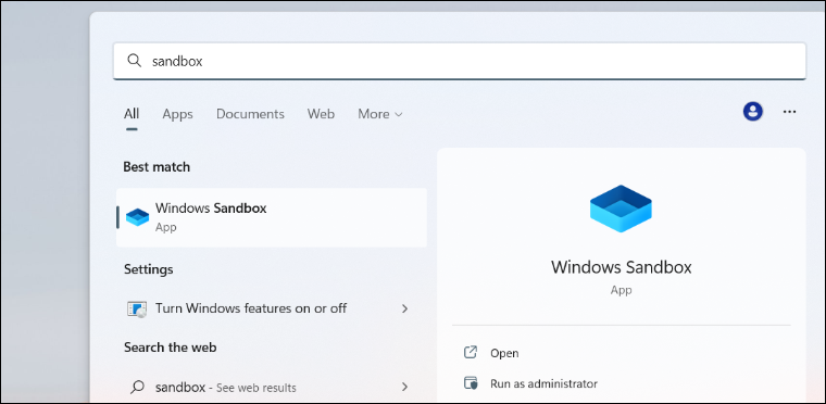 بعد تشغيل جهازك مرة أخرى، ستكون خاصية Windows Sandbox جاهزة للاستخدام ويمكنك تشغيلها بعدة طرق مختلفة مثل فتح قائمة Start ثم الضغط على "All Apps" والتمرير إلى أسفل قائمة التطبيقات والبرامج حيث تجدها في أخر القائمة. أو يمكنك أيضًا كتابة Windows Sandbox فى حقل البحث على قائمة "إبدأ" وسوف يظهر لك زر Open فى نتائج البحث لتشغيل الخاصية مباشرًة. عادًة تستغرق عملية التشغيل بعض الوقت حتى يتم إعداد البيئة الإفتراضية، علمًا بأنه في ذلك الوقت سيتم استهلاك قدر كبير من موارد الجهاز؛ لذلك إذا كنت تعمل على برامج آخرى يُفضل إغلاقها لتقليل عبء الاستهلاك على المعالج والقرص الصلب والرامات.