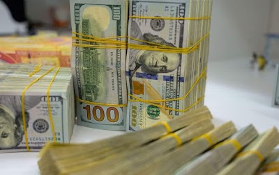 أسعار صرف الدولار امام الدينار اليوم في الأسواق العراقية